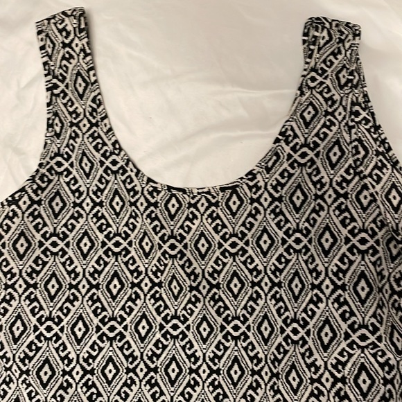 Aztec Printed Tank Top - Picture 2 of 4